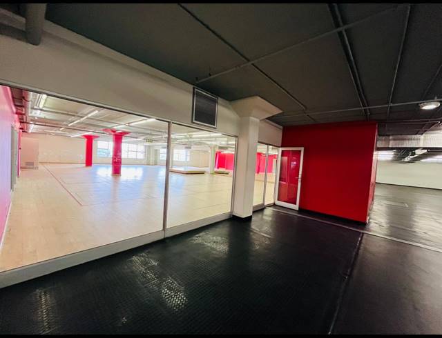 2,999M² RETAIL TO LET IN HALFWAY HOUSE